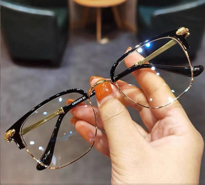 🔥Heißer Verkauf🔥Ultraleichte Anti-Blaulicht-Brille für Alterssichtigkeit (50 % Rabatt)
